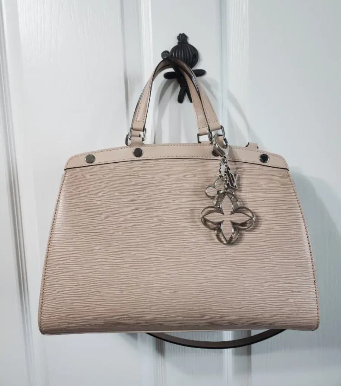 루이비통 에삐 브레아 MM 듄 색상 참 포함 상품이미지1