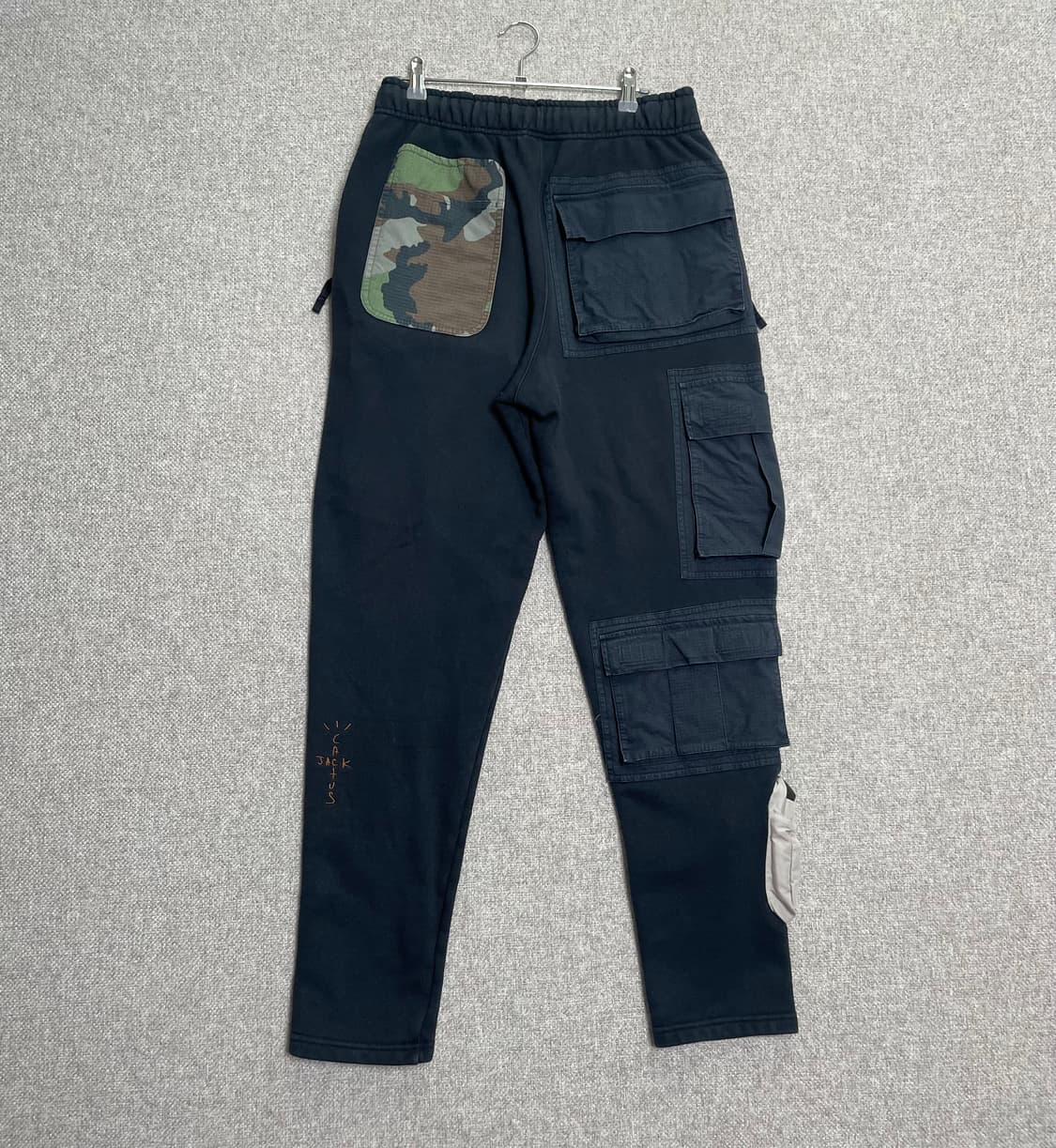 나이키 트래비스 스캇 트레이닝 바지 상품이미지3