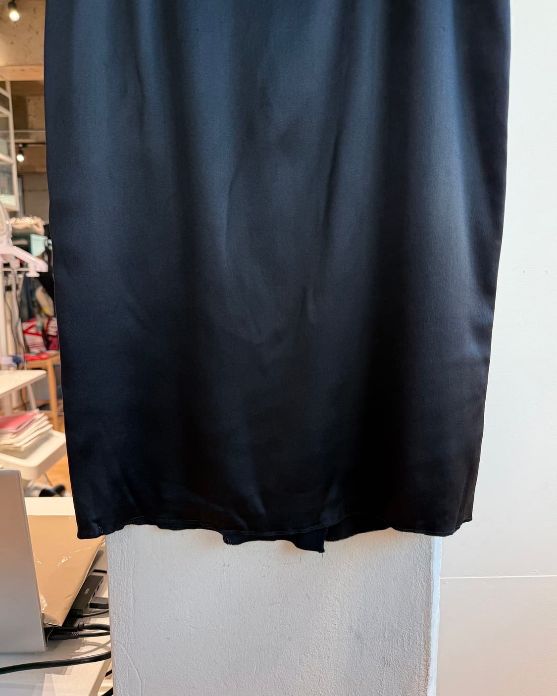 돌체앤가바나 블랙 실크 미디스커트 상품이미지4