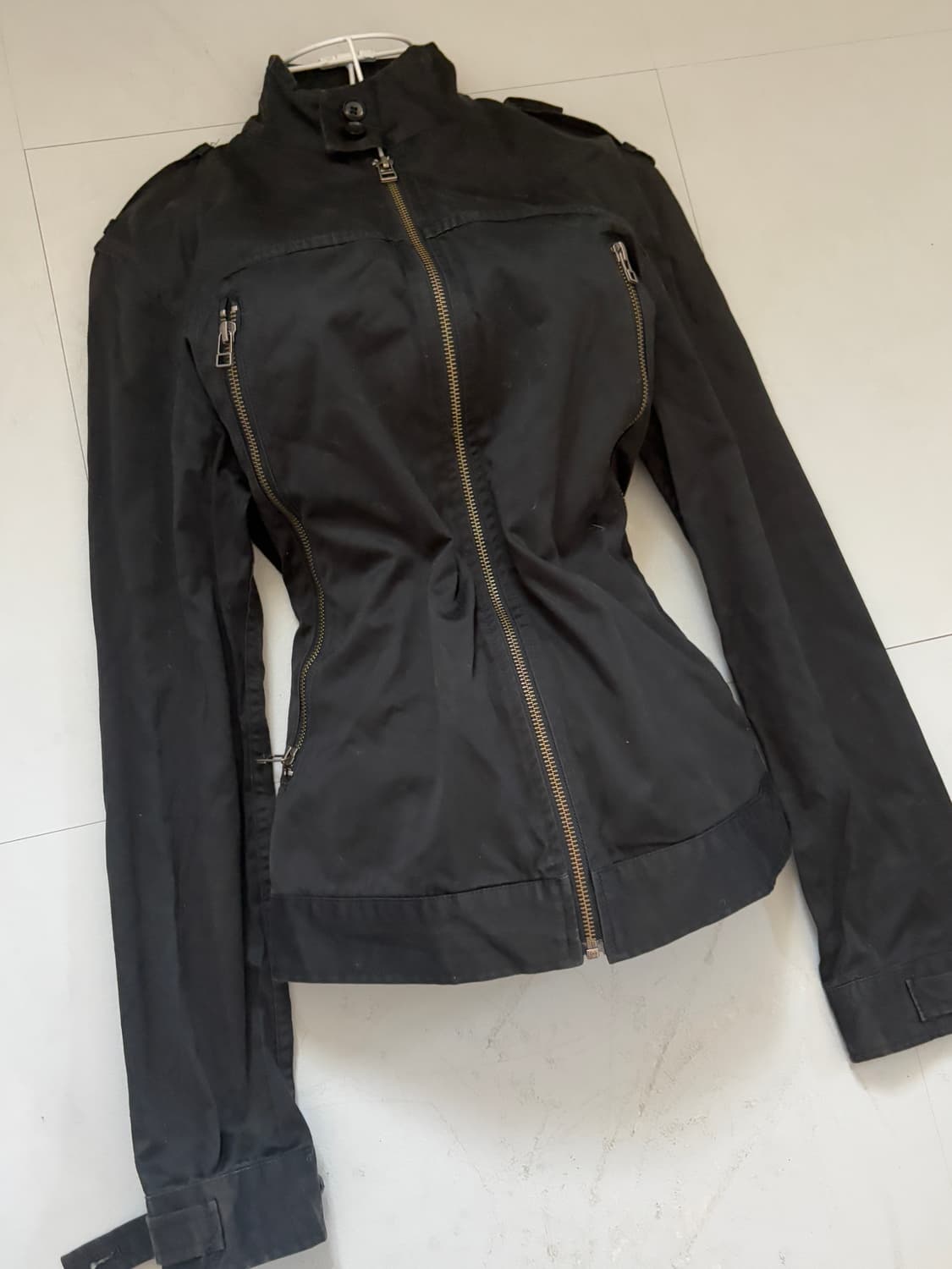 • Black Zipper Detail High-Neck Jacket 상품이미지2