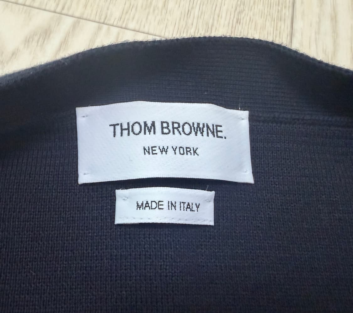 Thom Browne 밀라노 스티치 사선 완장 가디건 금장 상품이미지5