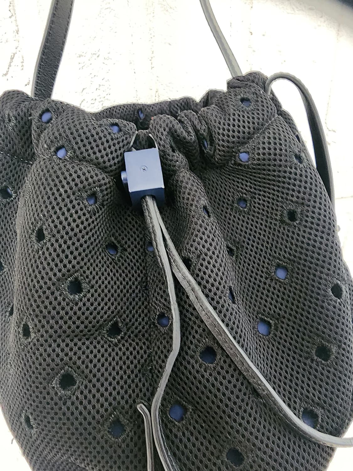 구호 블랙 메쉬 백 상품이미지3