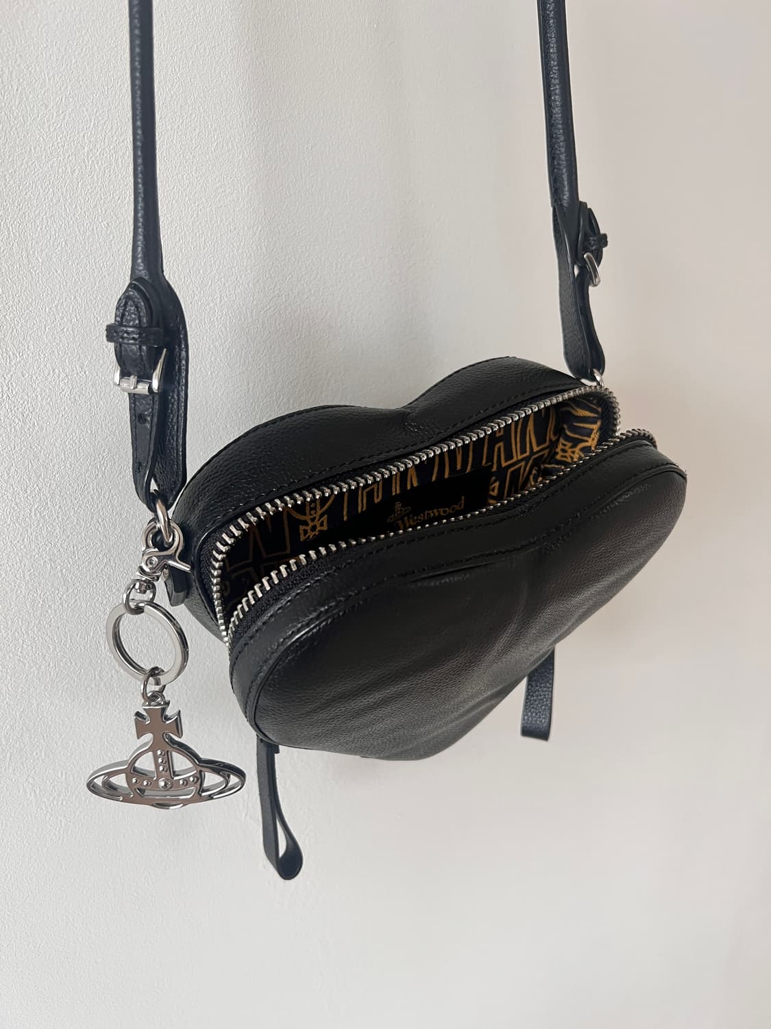 비비안웨스트우드 조안나 하트 크로스백 상품이미지8