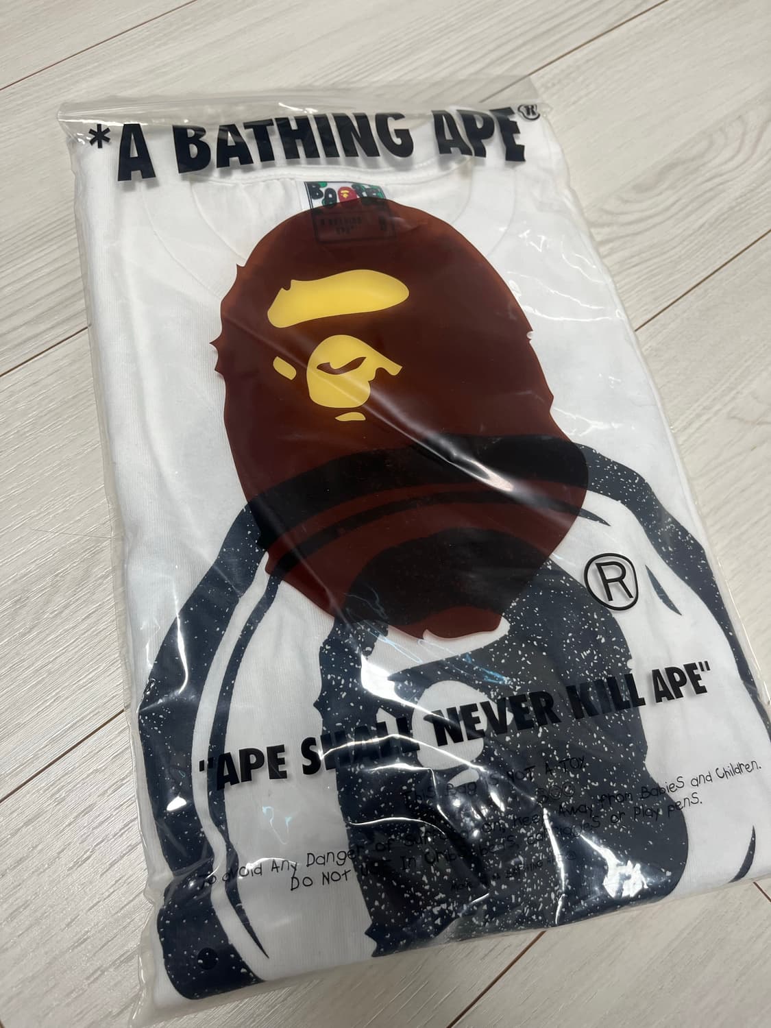 베이프 실 티셔츠 S사이즈 화이트 팝니다. 상품이미지3