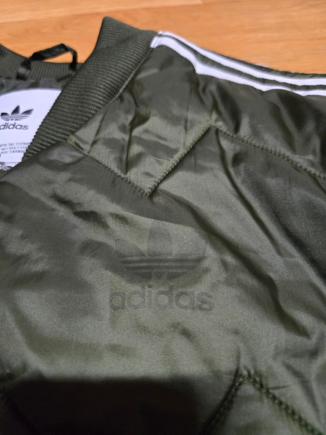 아디다스 누빔 퀼팅 봄버 자켓 상품이미지4