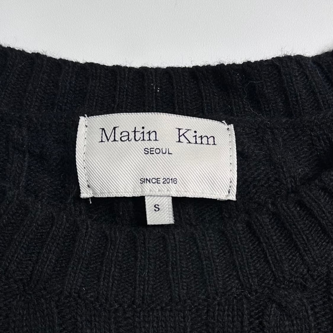 마뗑킴 블랙 로고 니트   상품이미지5