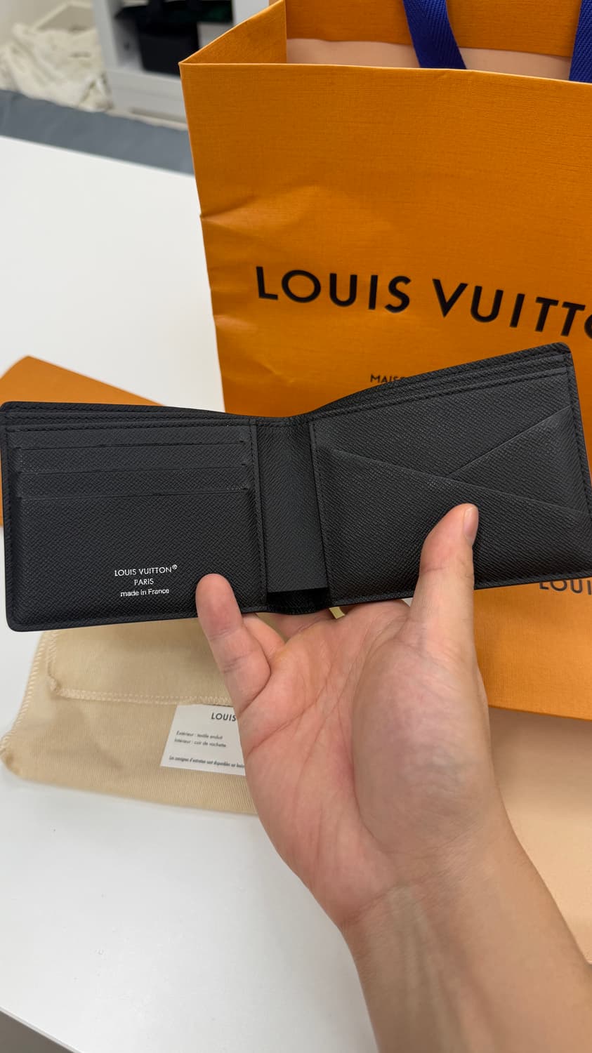 루이비통 멀티플 모노그램 반지갑 블랙 상품이미지4