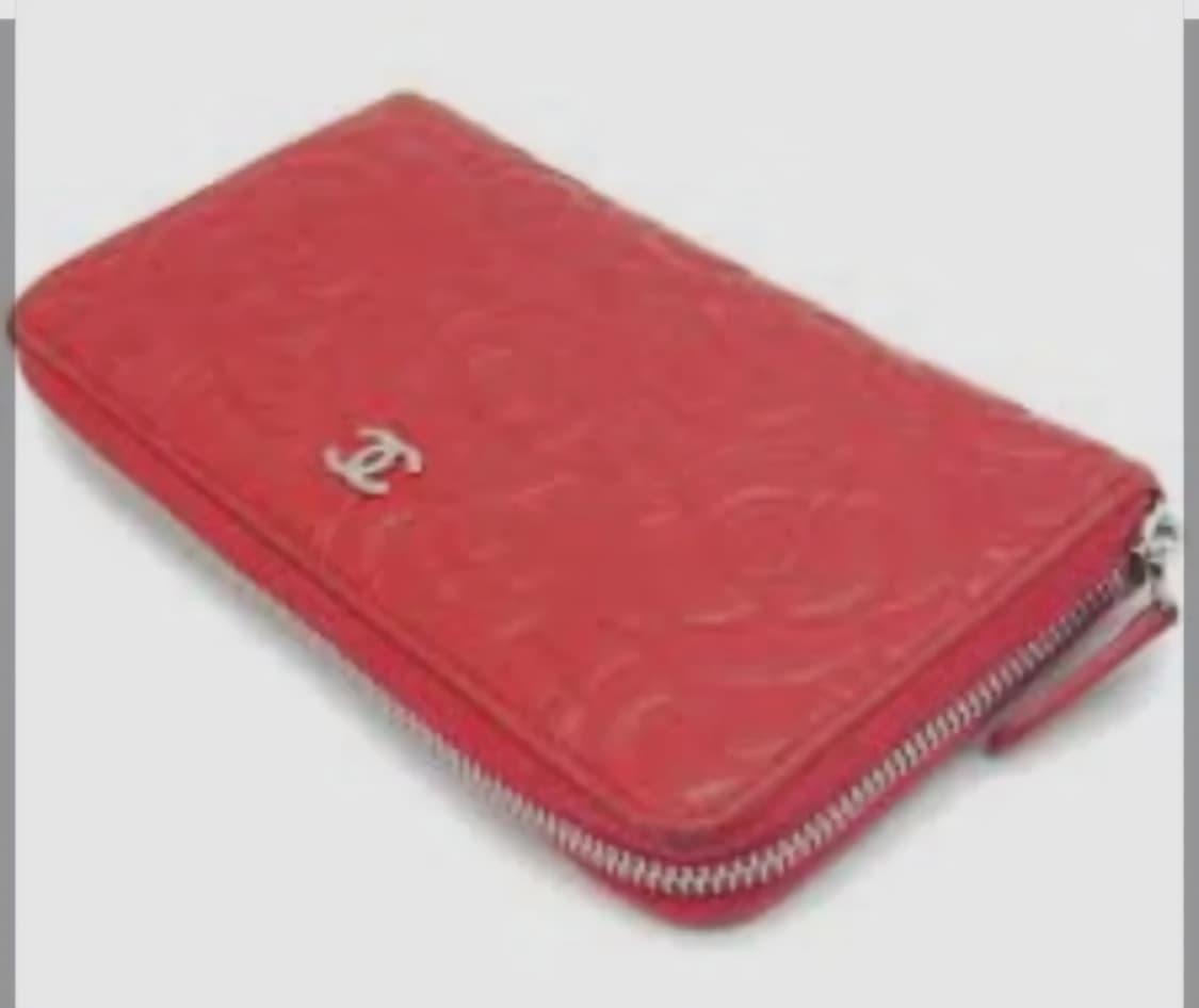 (정품)까멜리아 패턴이 양각된 레드 램스킨 소재의 샤넬 카멜리아 장지갑 상품이미지2