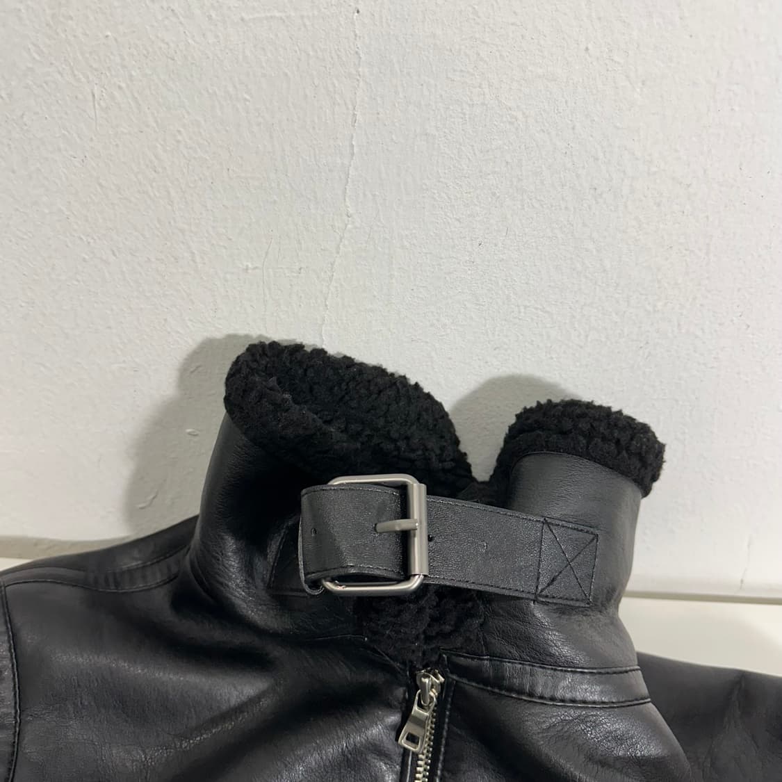 우먼OS 웰던X메종미네드 블랙 오버핏 무스탕자켓 상품이미지4