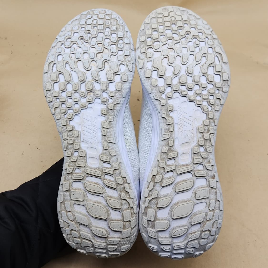 나이키 레볼루션6 남성 런닝화 285 상품이미지3