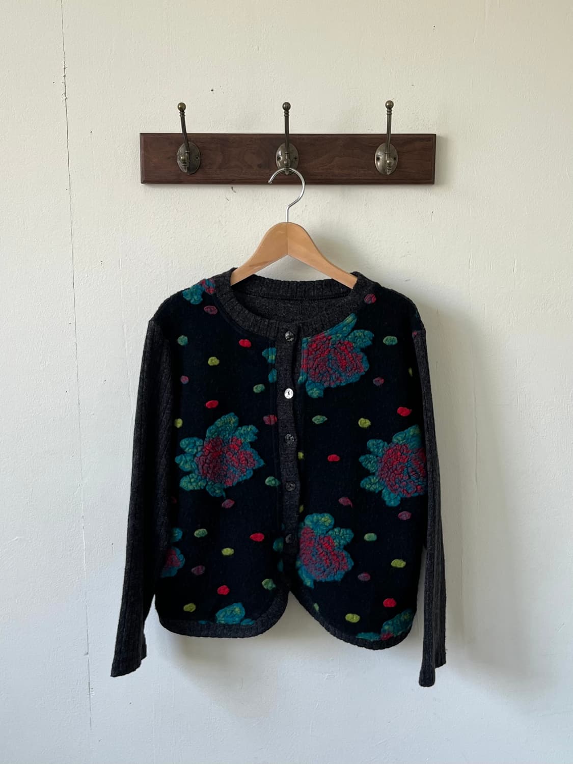 WiNDEL 플라워 아트 스웨터 가디건 상품이미지1