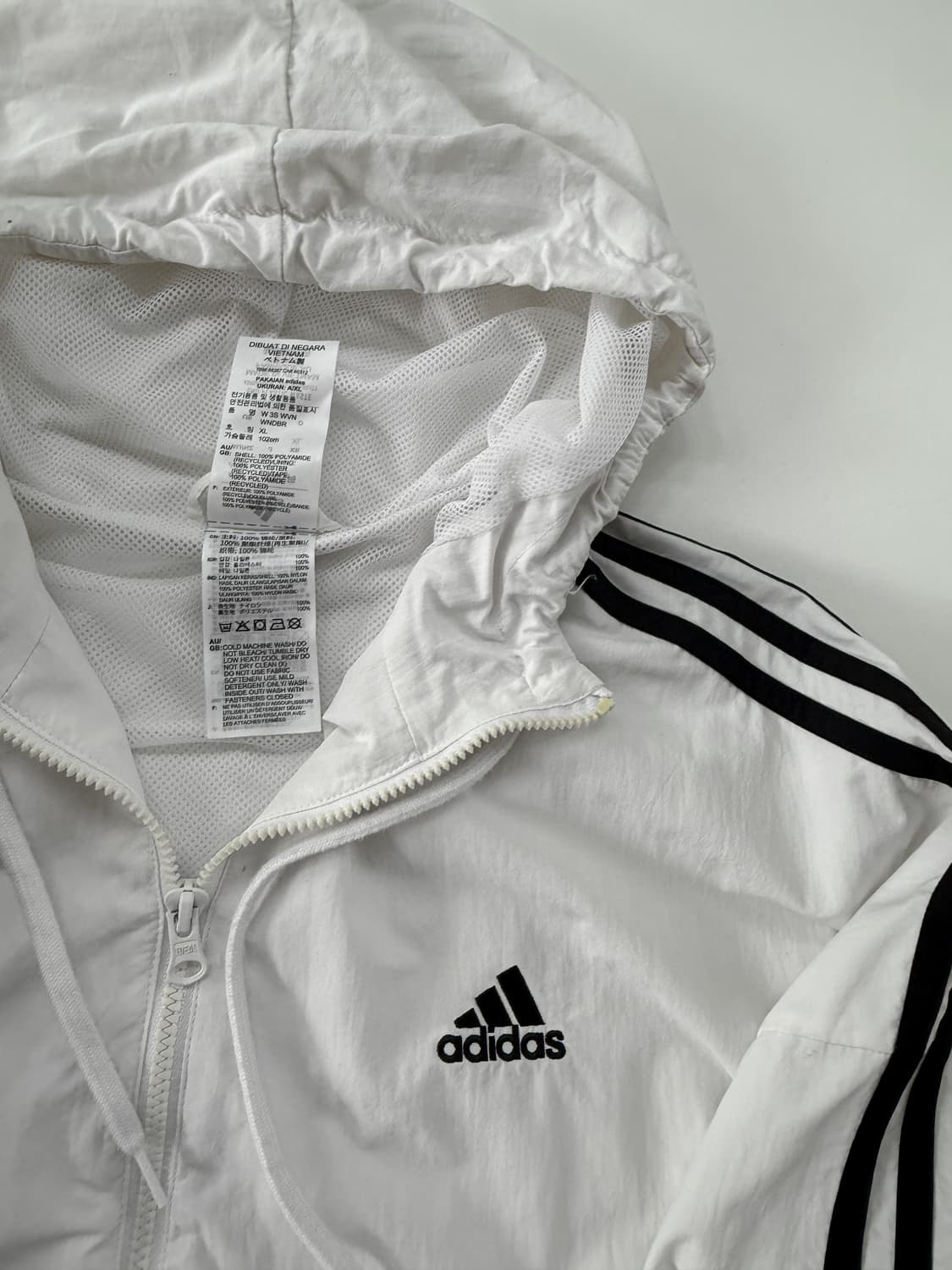 아디다스 루즈핏 화이트 나일론 우븐 후드 바람막이 상품이미지3