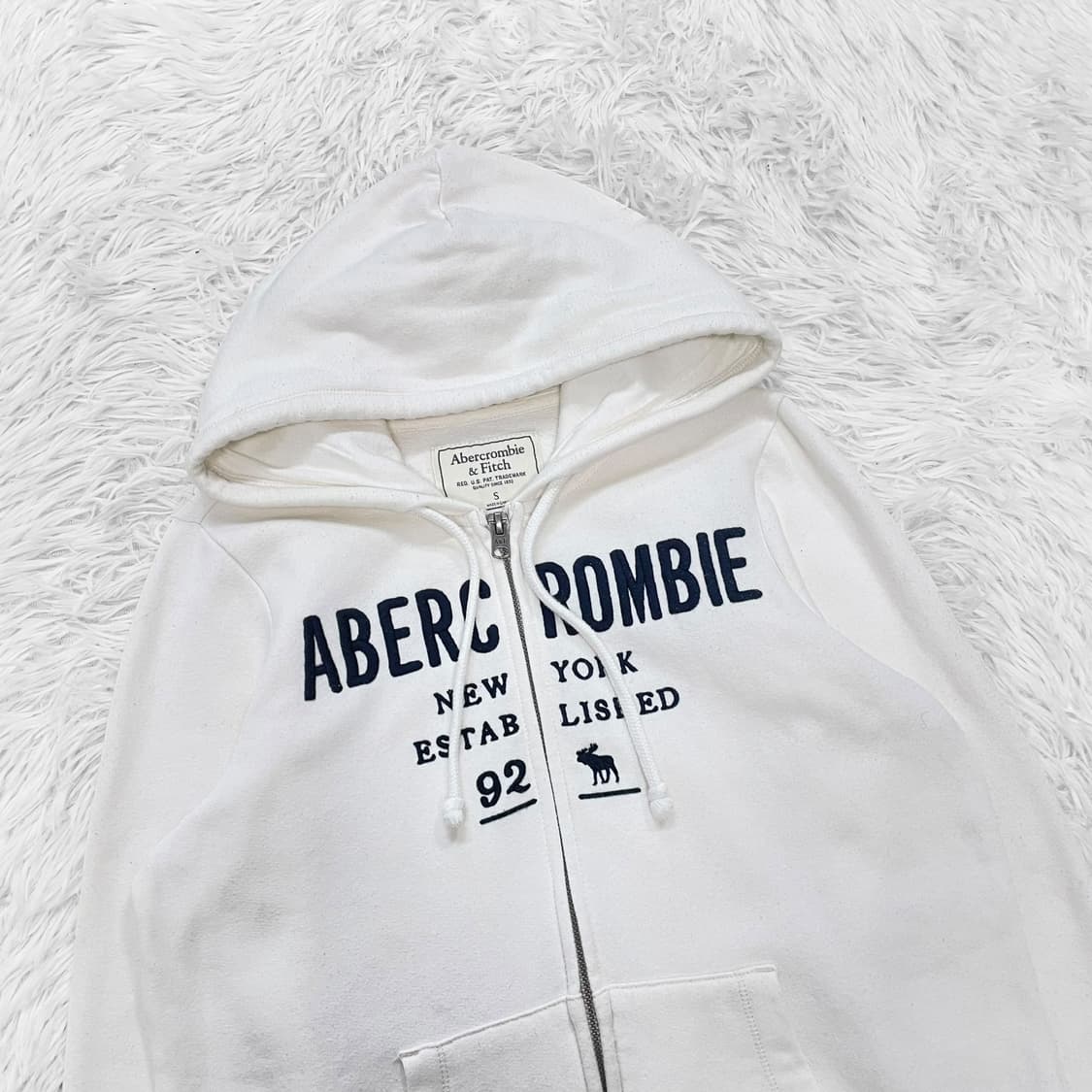 아베크롬비 스펠 로고 후드집업 화이트 상품이미지3