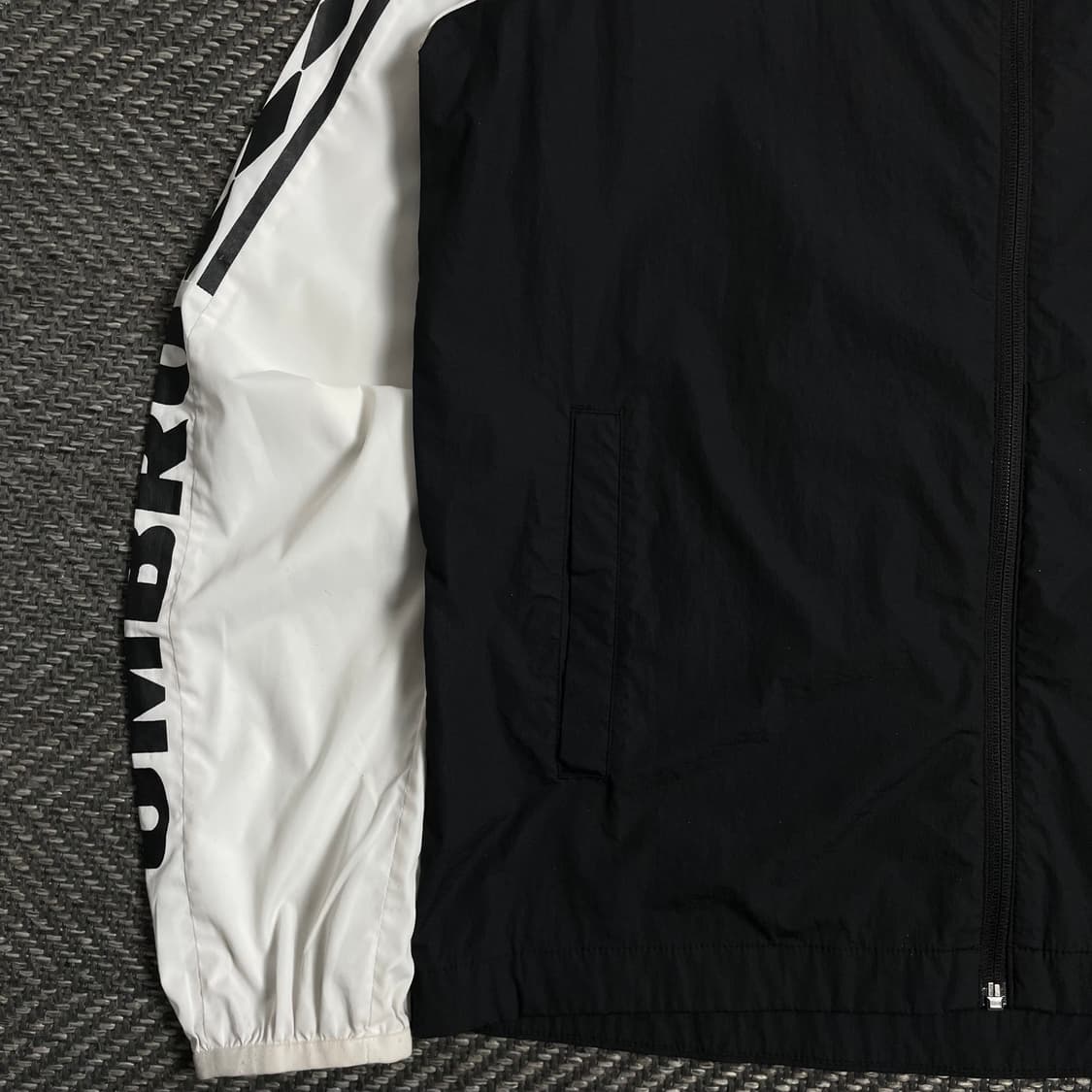 엄브로 멀티로고 빅로고 트랙 우븐 바람막이o 3994 상품이미지4