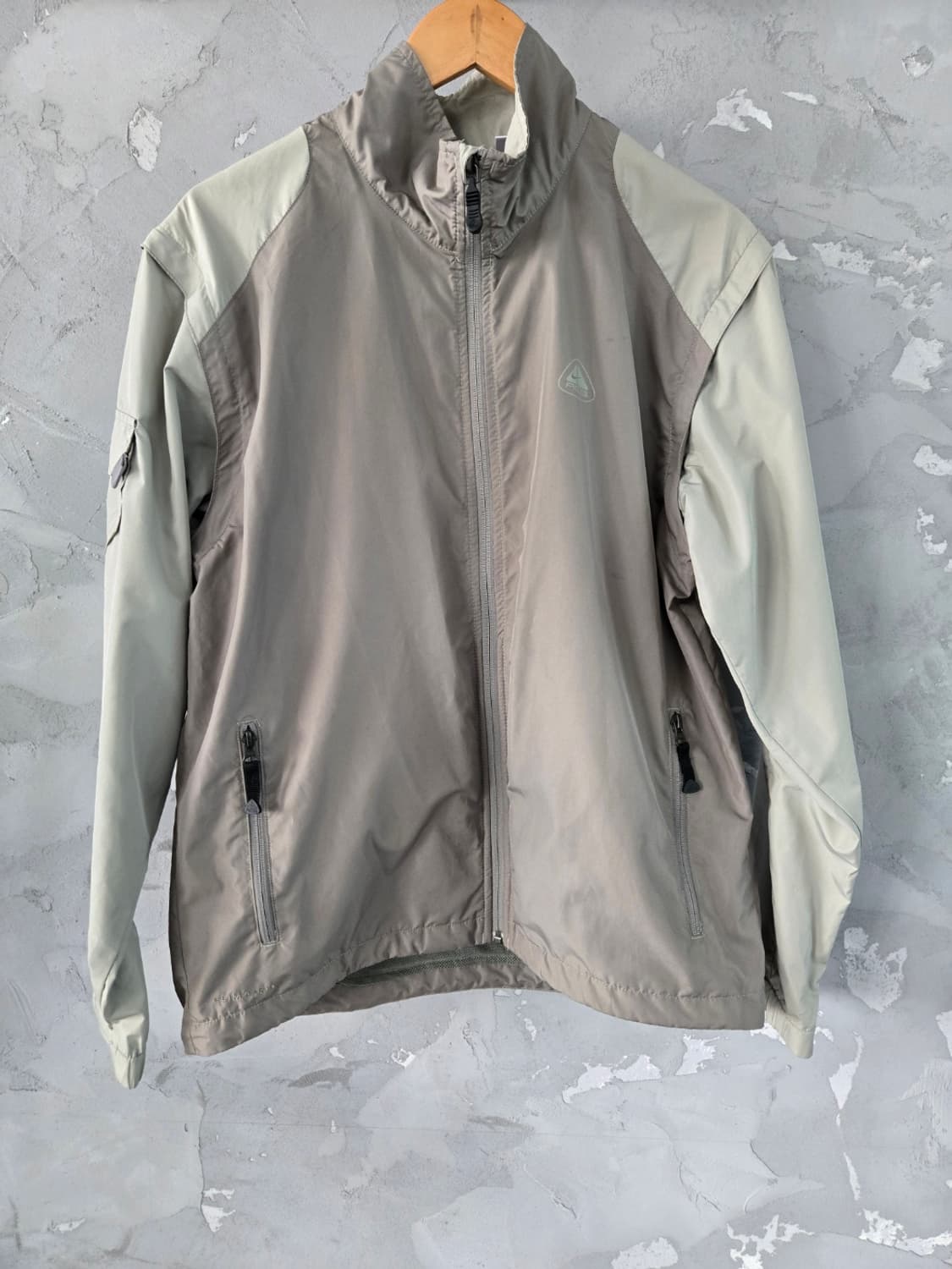 나이키 ACG 바람막이 베이지 색상 100사이즈 상품이미지1