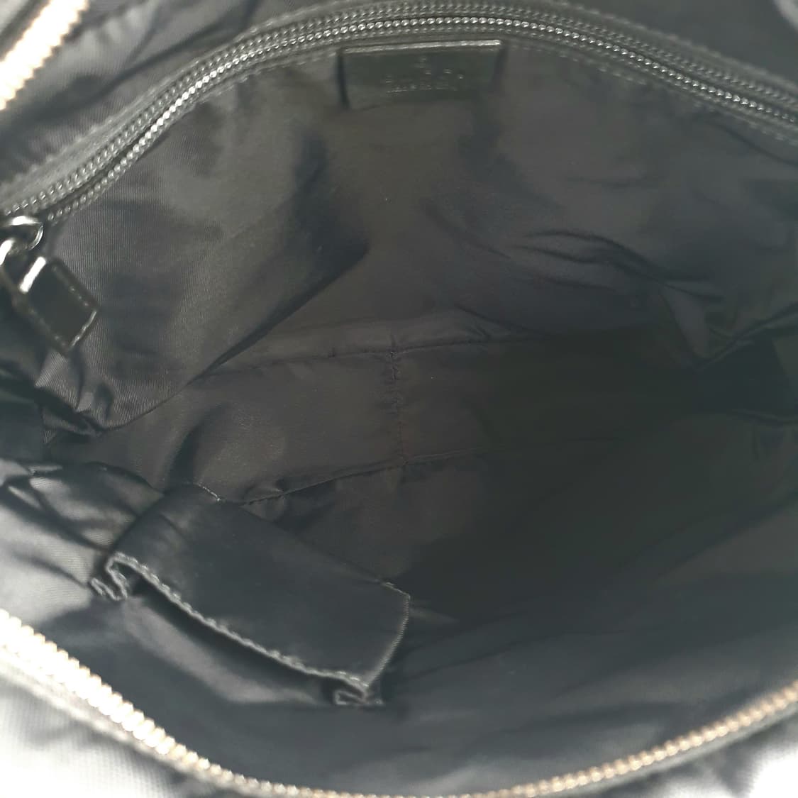 구찌 GG 수프림 블랙 메신저백 크로스백 숄더백 상품이미지10