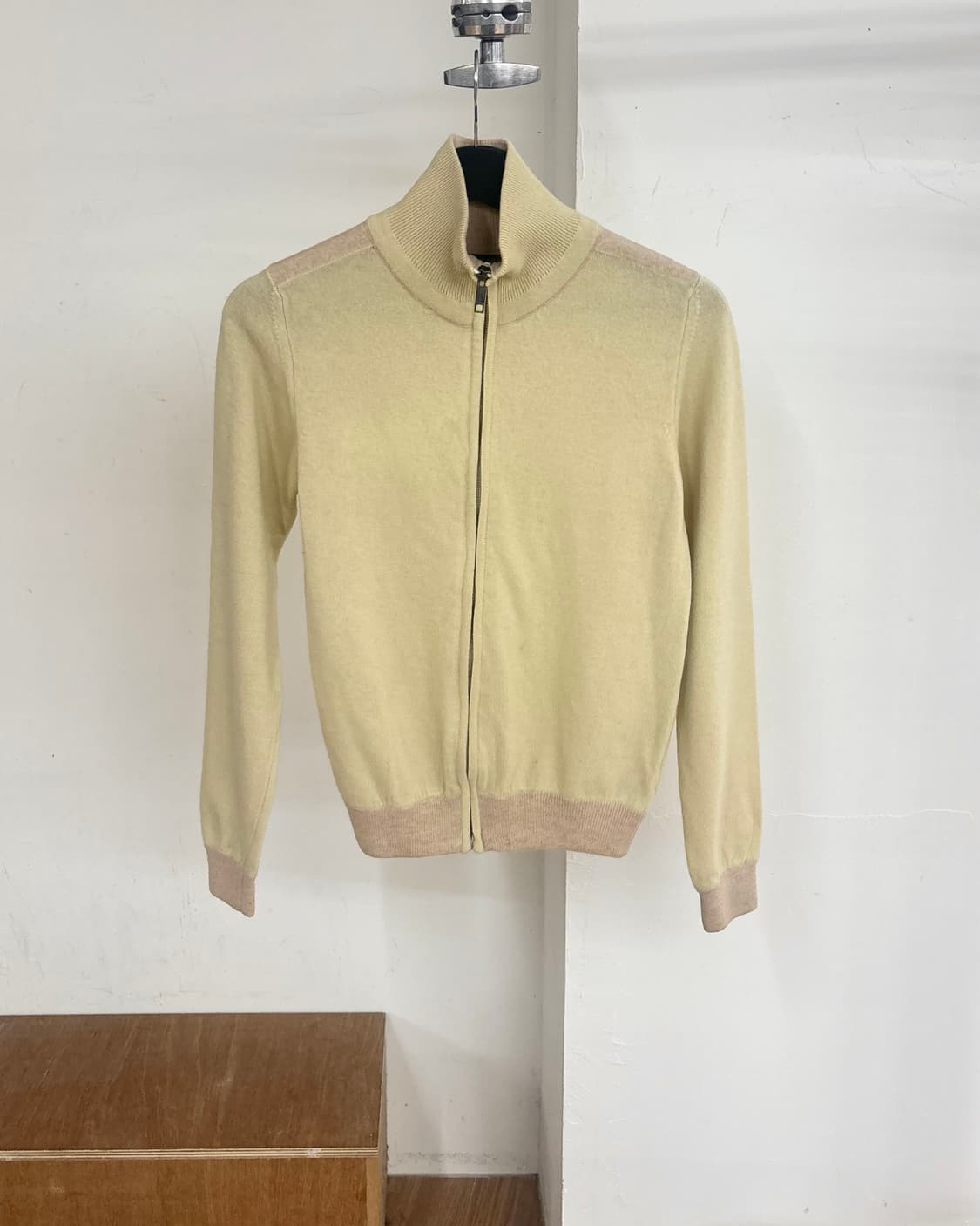 버버리 옐로우 울 캐시미어 니트 집업 상품이미지1