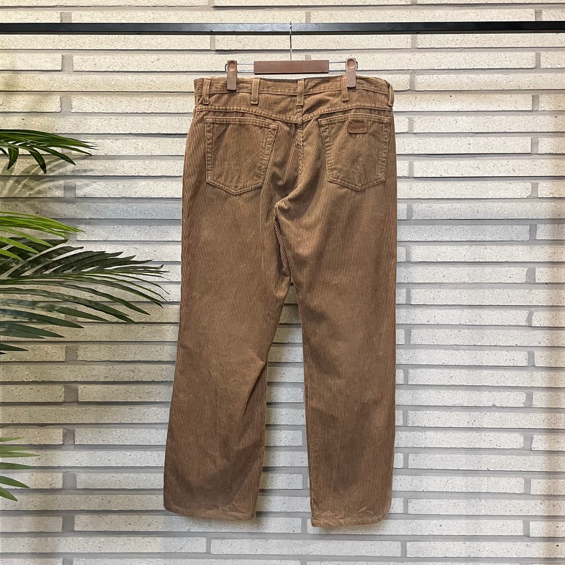 Wrangler 랭글러 코듀로이 팬츠 세미 와이드핏 백로고 디테일 브라운 상품이미지3