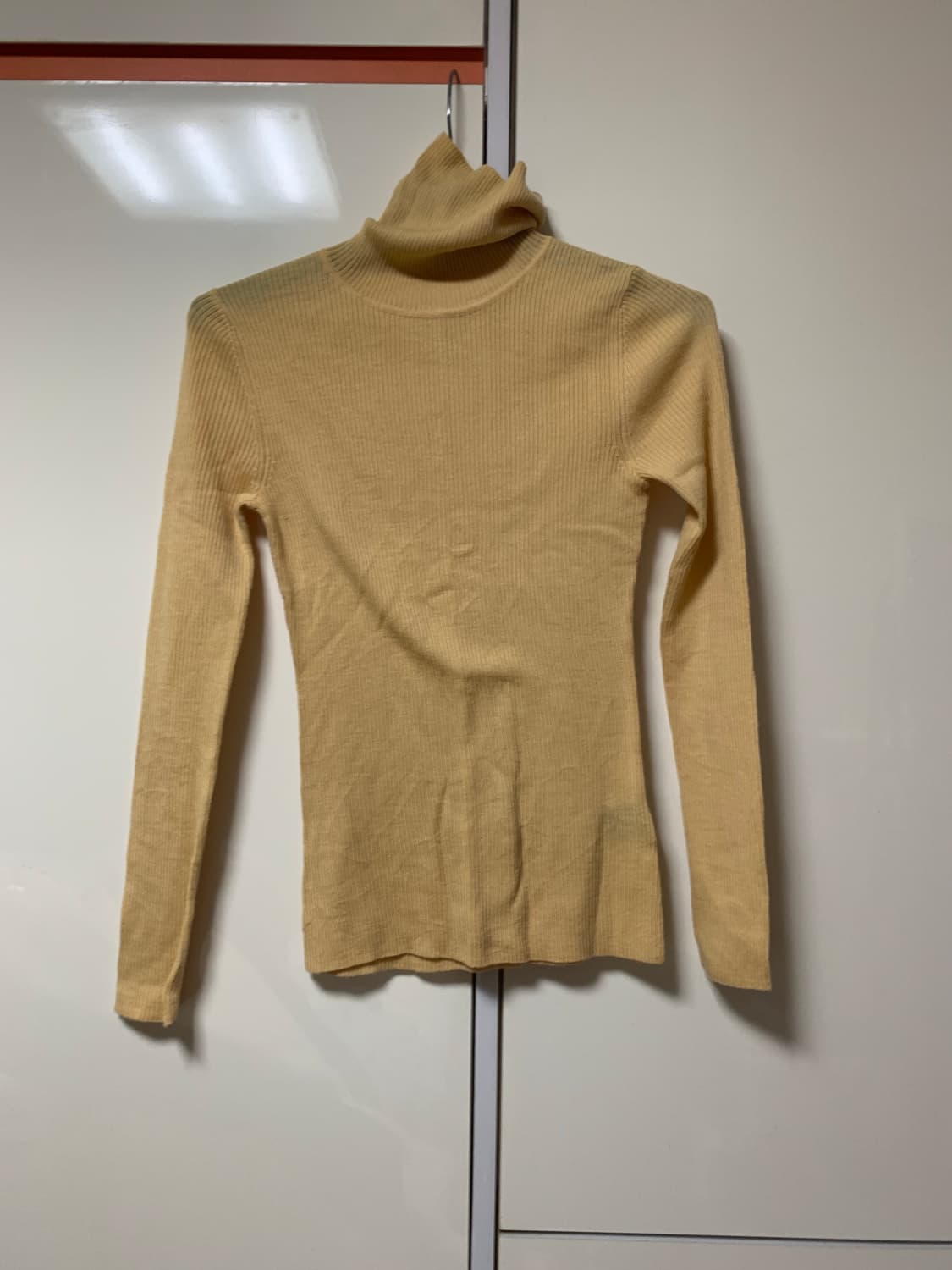 유니클로 모 100 노랑이 골지터틀넥 니트 상품이미지1