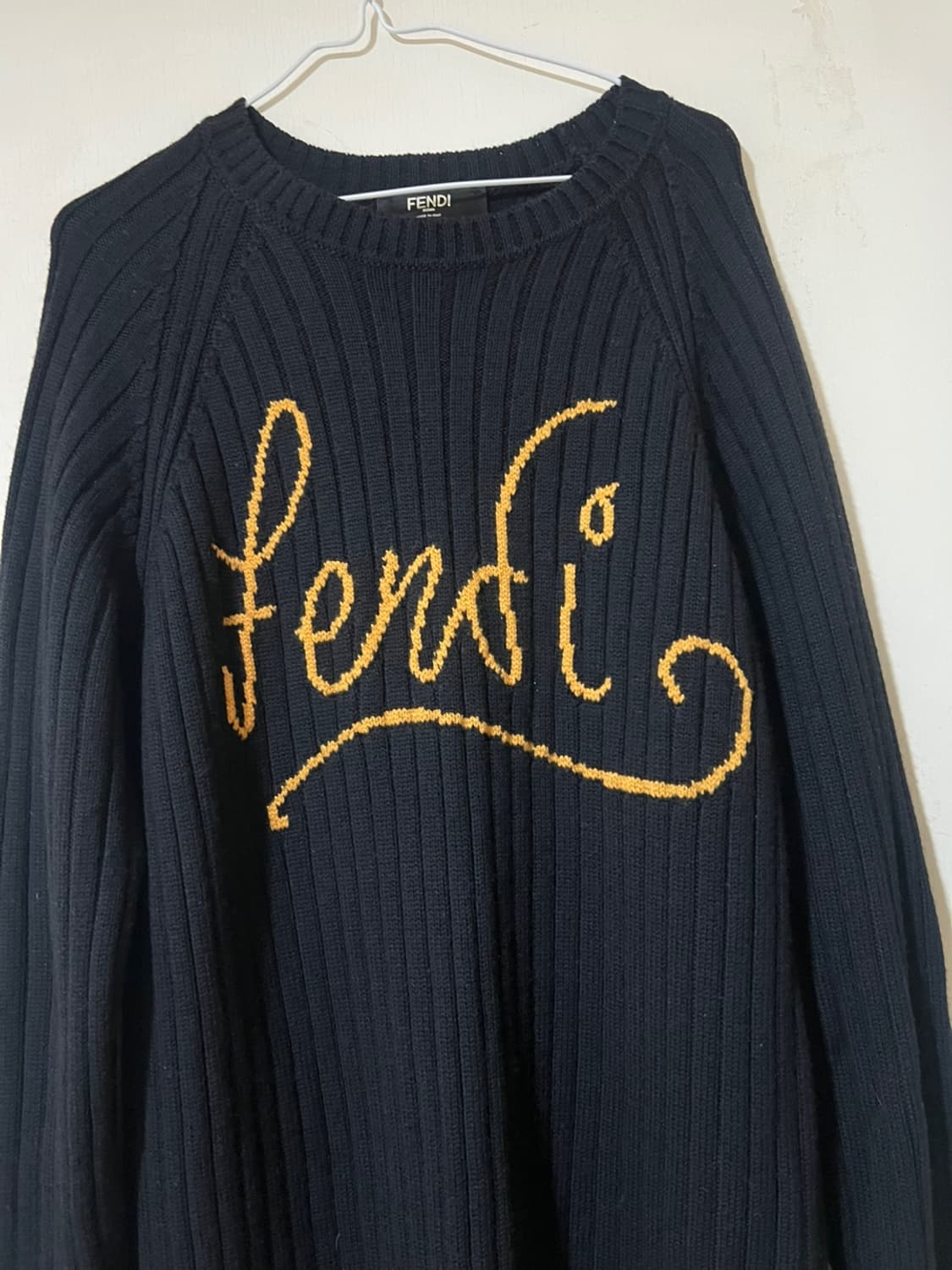 펜디 로고 울 니트 블랙 팝니다. 상품이미지1