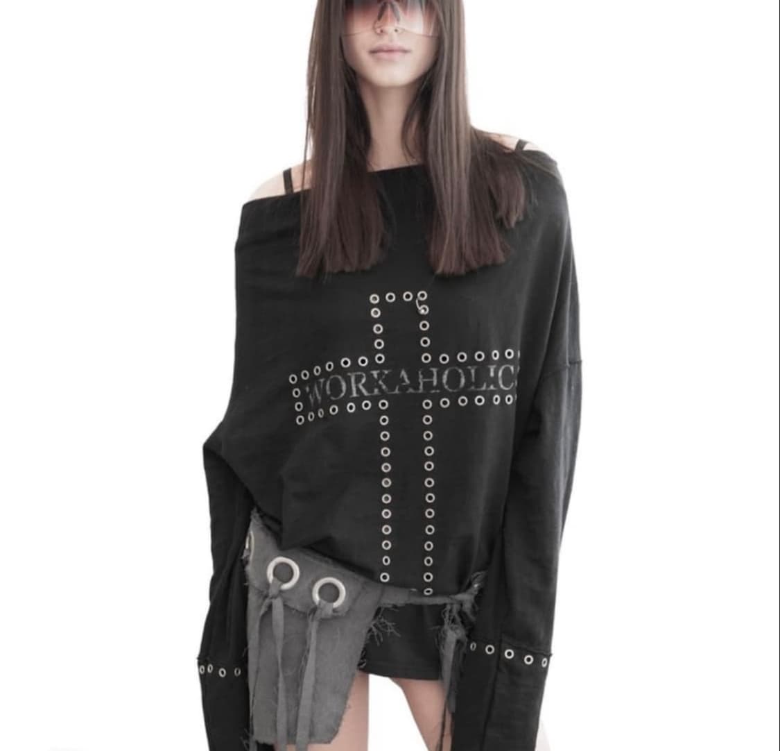 CROSS PIERCING BATWING TEE in dark 상품이미지1