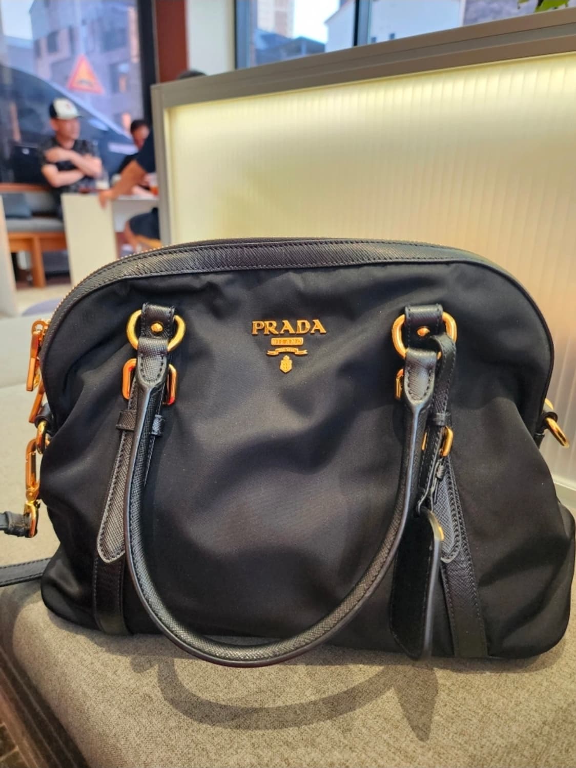 프라다 블랙 토트백 상품이미지2