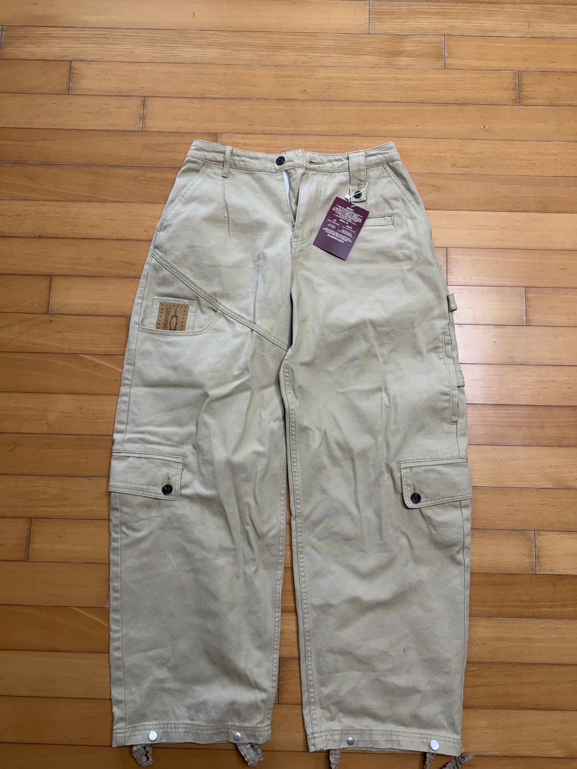 루저스클럽 멀티 카고포켓 와이드팬츠 팝니다(베이지, M사이즈) 상품이미지2