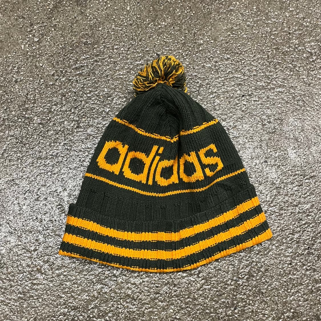 00s 아디다스 로고 방울 비니 상품이미지1