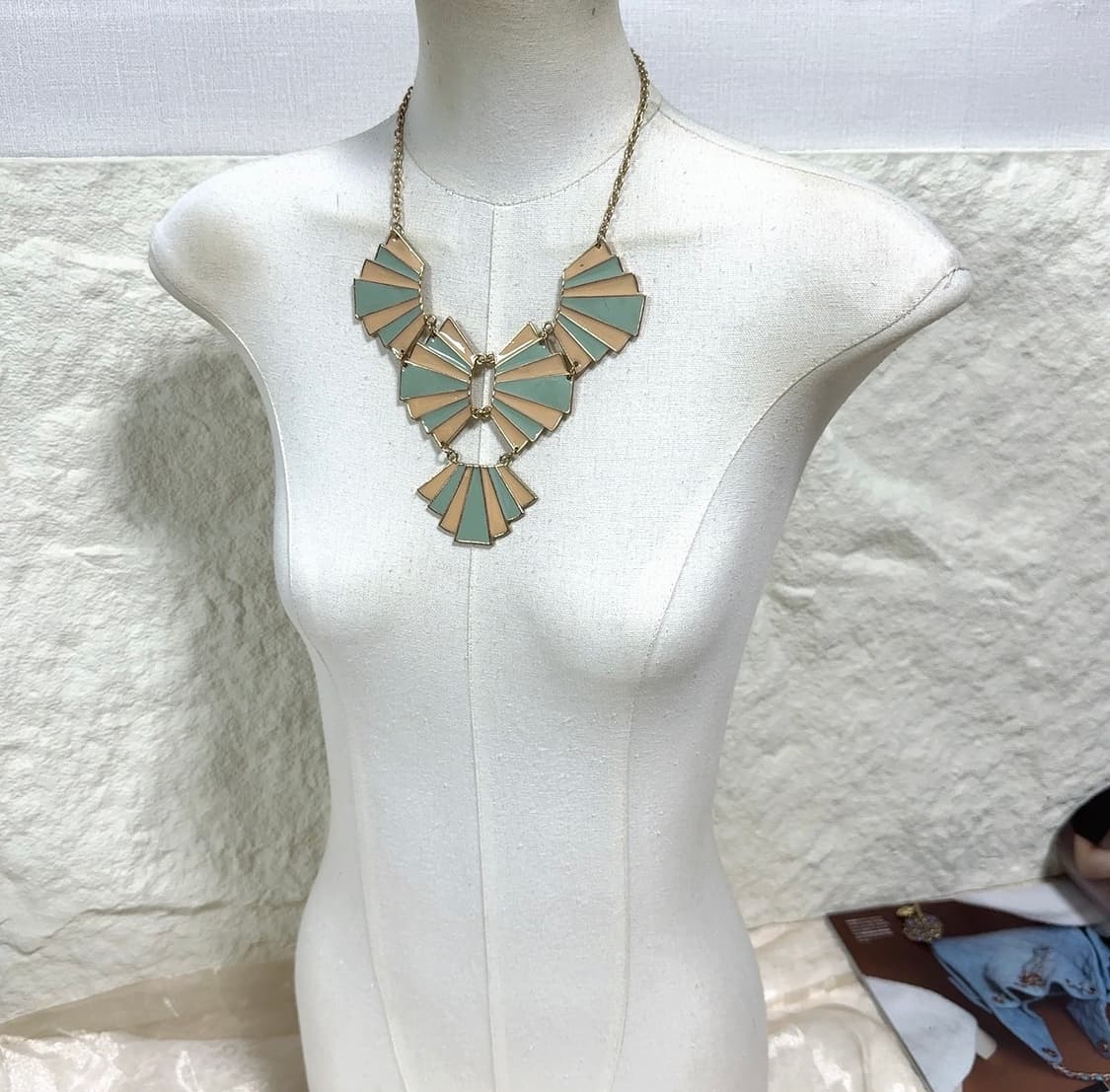 빈티지 중세 에나멜 리본 목걸이 상품이미지1