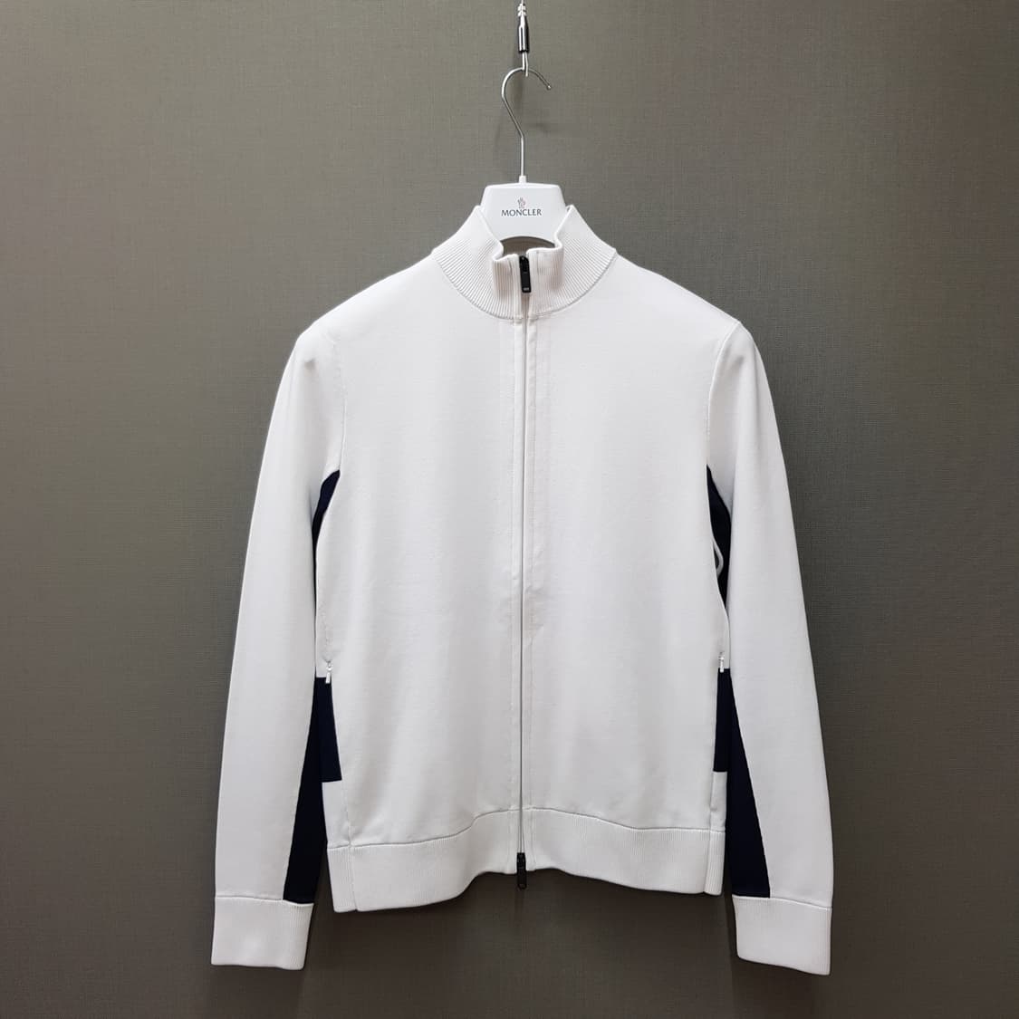 띠어리 집업 하이넥 트랙 자켓 화이트 S사이즈 (남녀공용) 상품이미지1