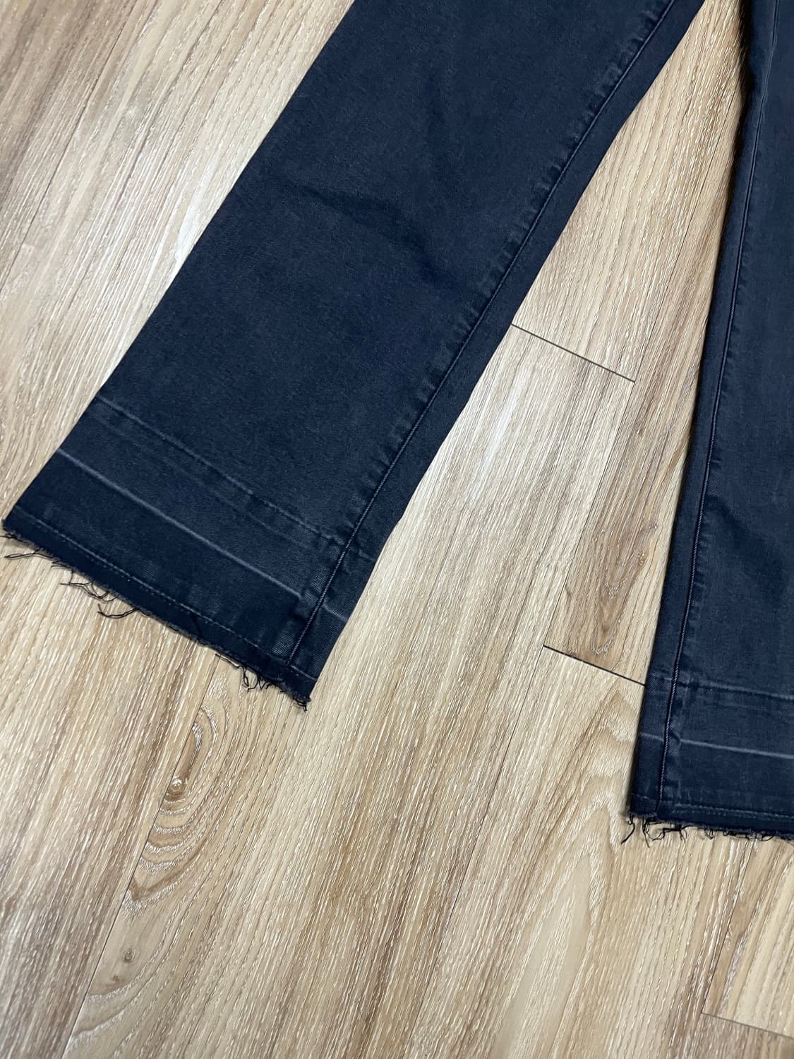 (새상품) BCBG 부츠컷 흑청바지 26 상품이미지4