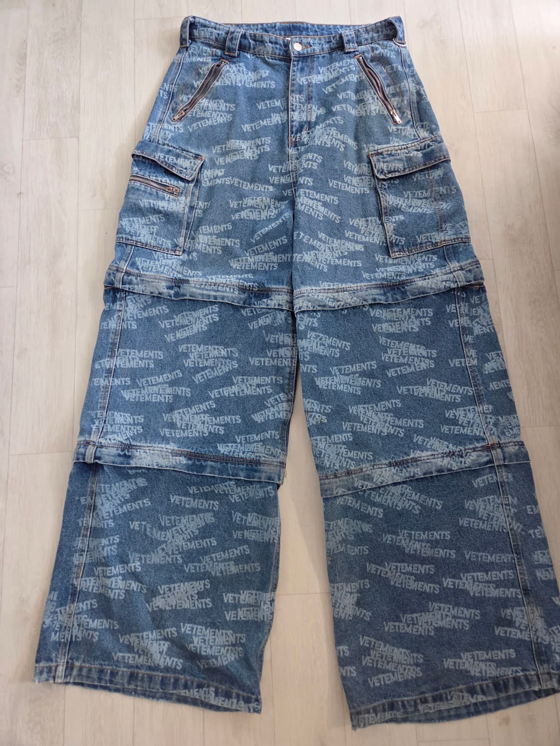 ​[VETEMENTS] All-Over Logo Multi-Pocket 상품이미지3