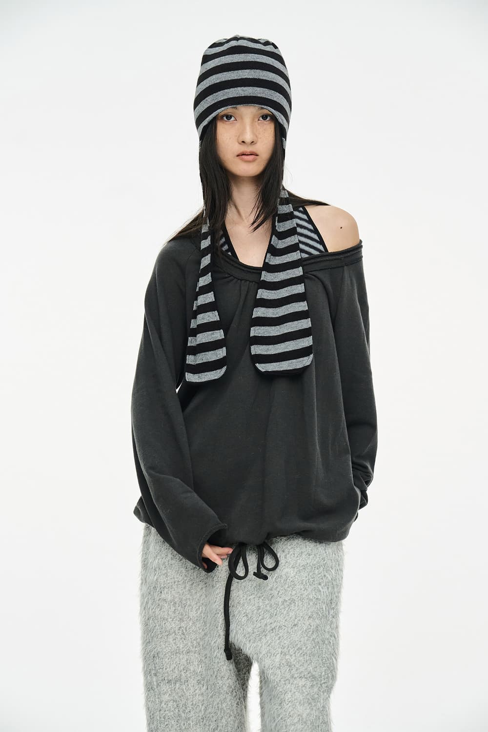 세릭 Round Hem String Top 라운드헴스트링탑 차콜 상품이미지2