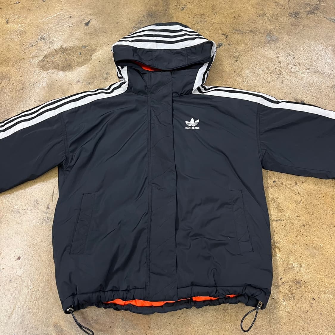 아디다스 블랙 빅로고 백로고 숏패딩  상품이미지3