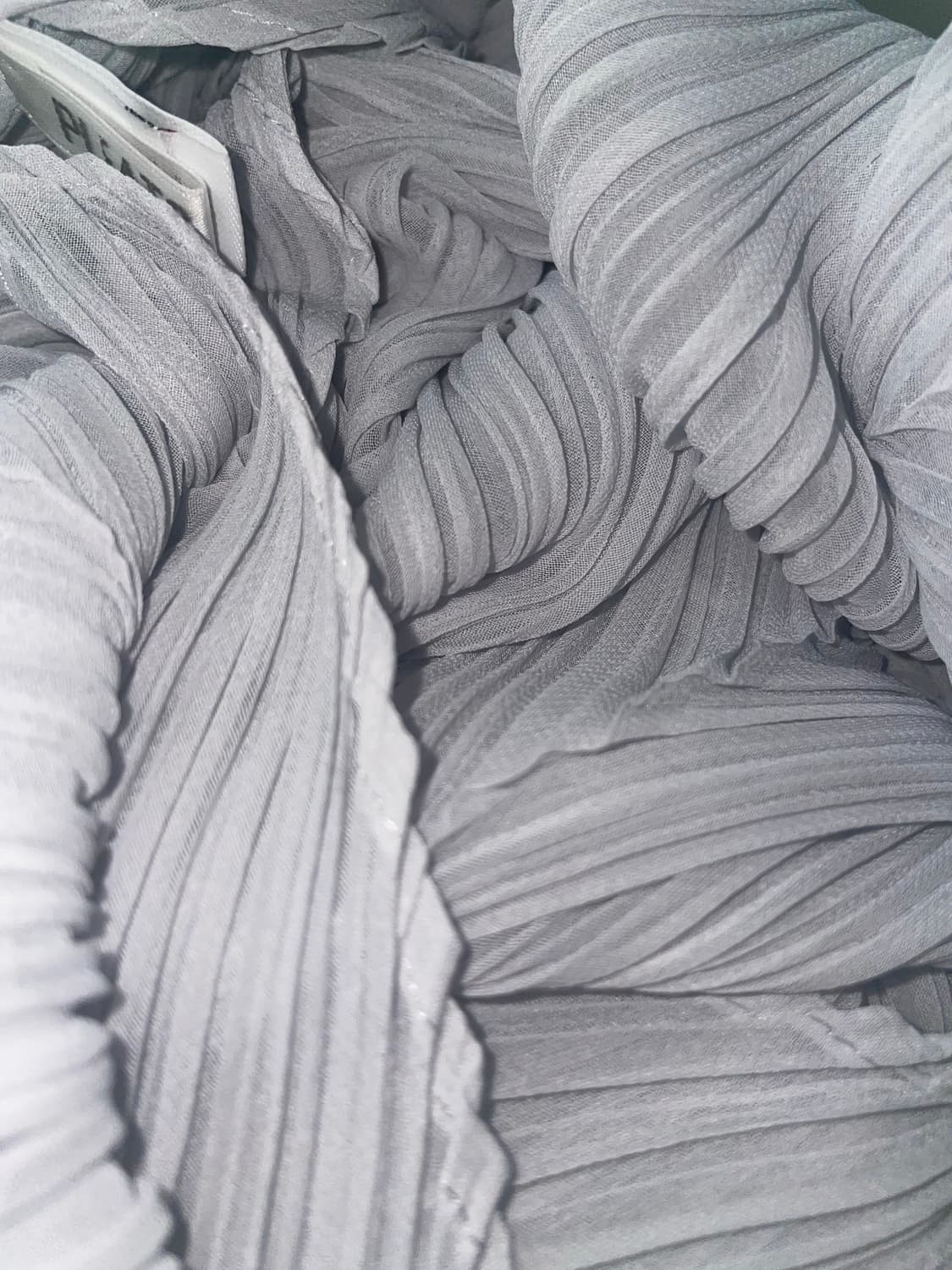 플리츠플리즈 이세이미야케 스카프 라이트 그레이 상품이미지6