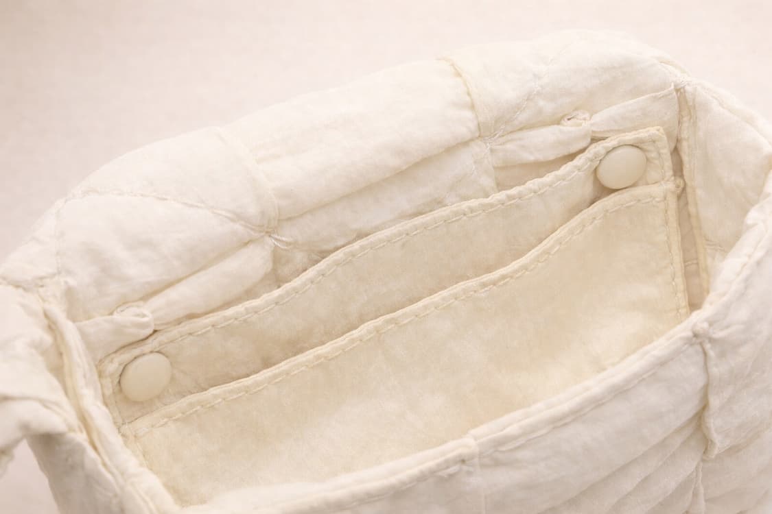 [A급] 보테가 베네타 패딩 미니 카세트 크로스백 화이트 판매합니다!!! 상품이미지3