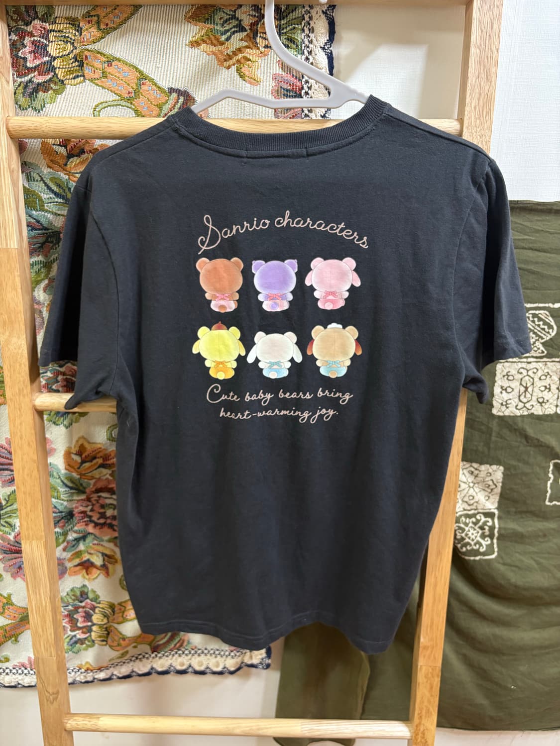 산리오 캐릭터 디자인 블랙 반팔티 상품이미지4