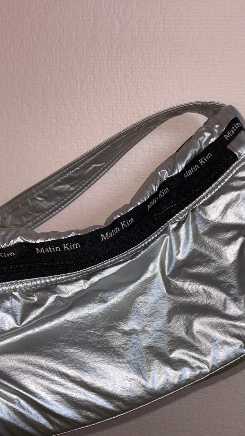 마뗑킴 글로시 숄더백 상품이미지1