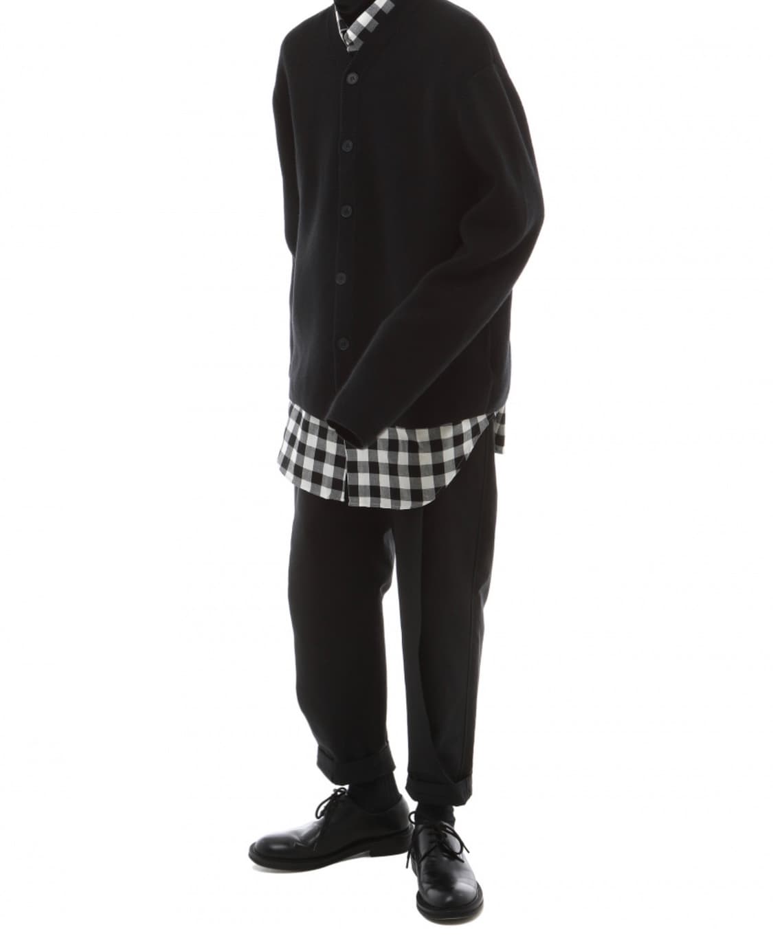 로코베이직 PO14 블랙 테이퍼드 팬츠 입니다. 상품이미지4