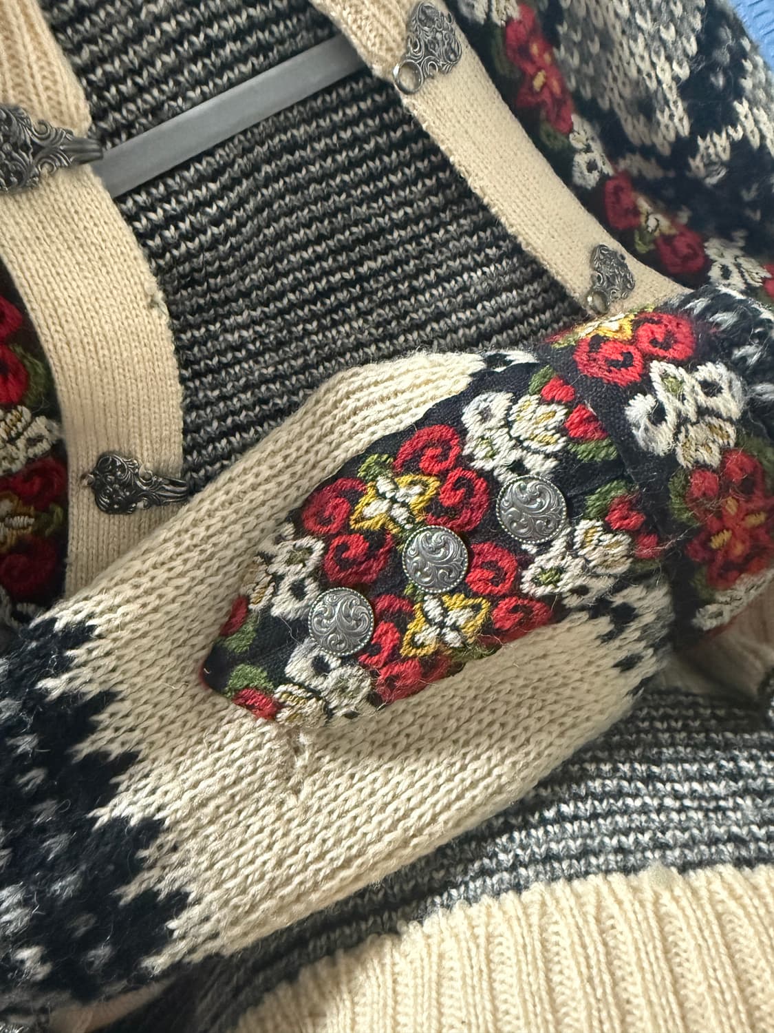 80‘s 빈티지 노르딕 플라워 버클 가디건 상품이미지4