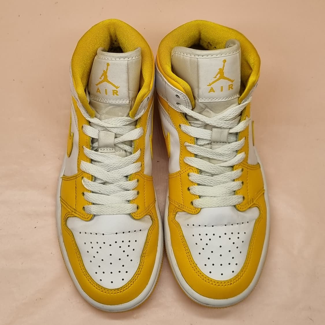 나이키 에어 조던 1 유니버시티 골드 미드 225 상품이미지2