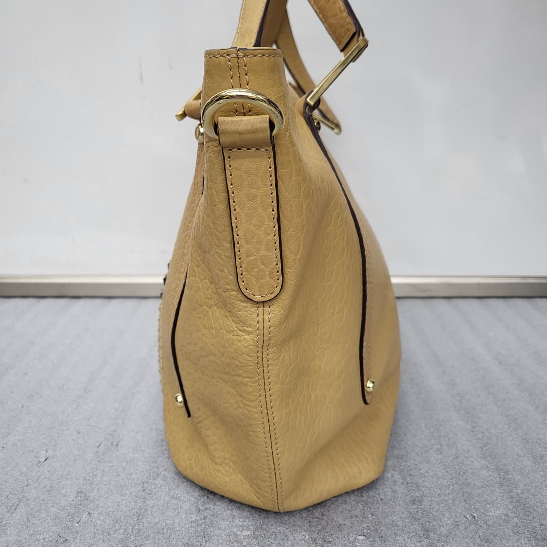 닥스 DD로고 스터드 장식 토트백 43x29cm 상품이미지3