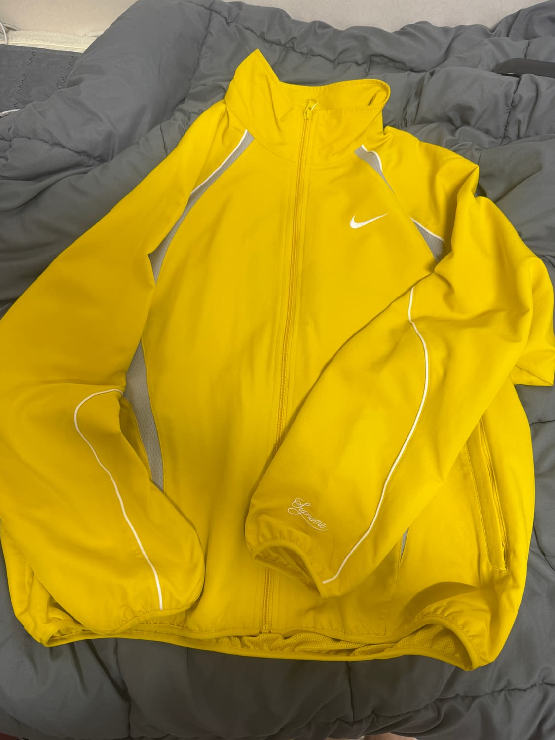 슈프림x나이키 트랙자켓 m 상품이미지1