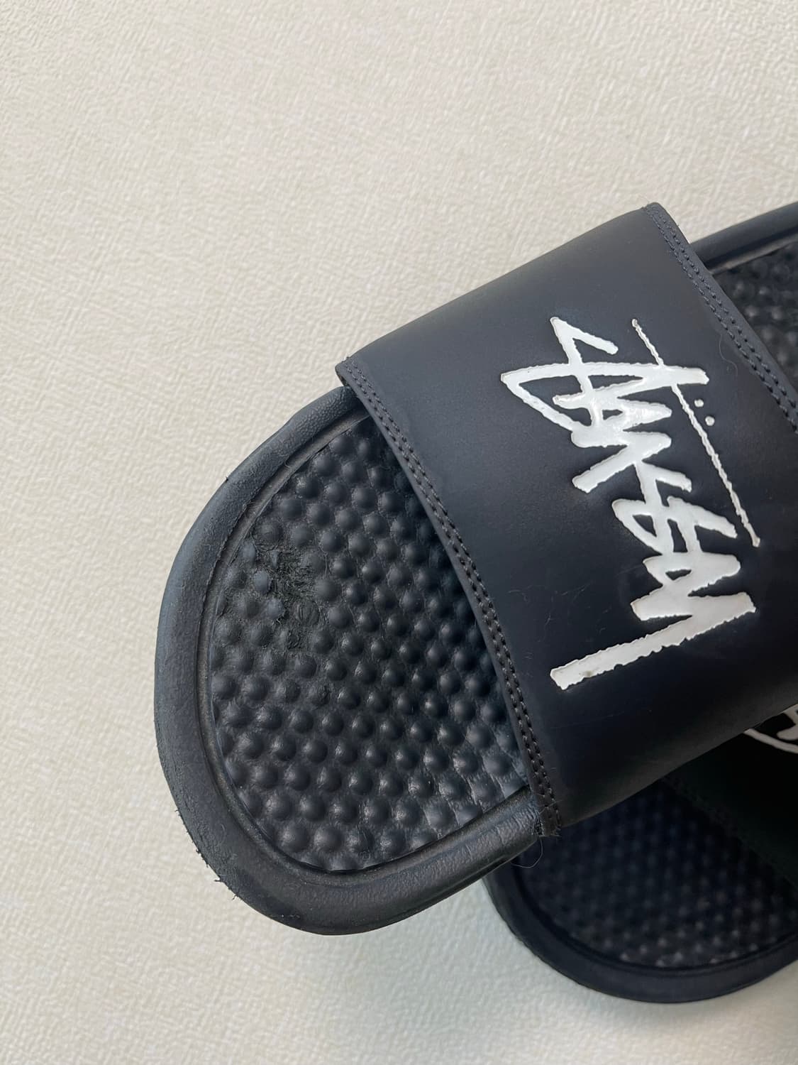 나이키x스투시 베나시 슬라이드오프 느와르 블랙  상품이미지4