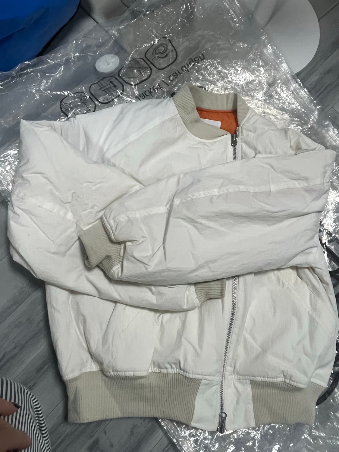 더뮤지엄비지터 로켓점퍼 상품이미지2