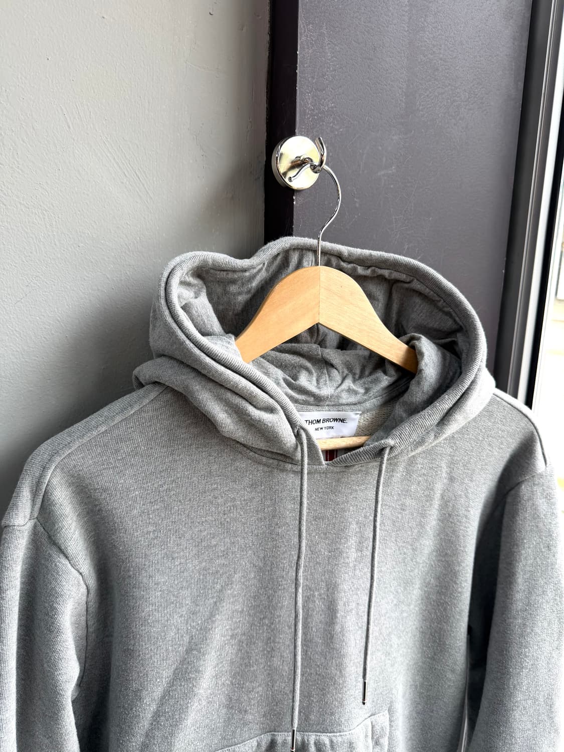 .2/ 톰브라운 백삼선 그레이 후드티 상품이미지3