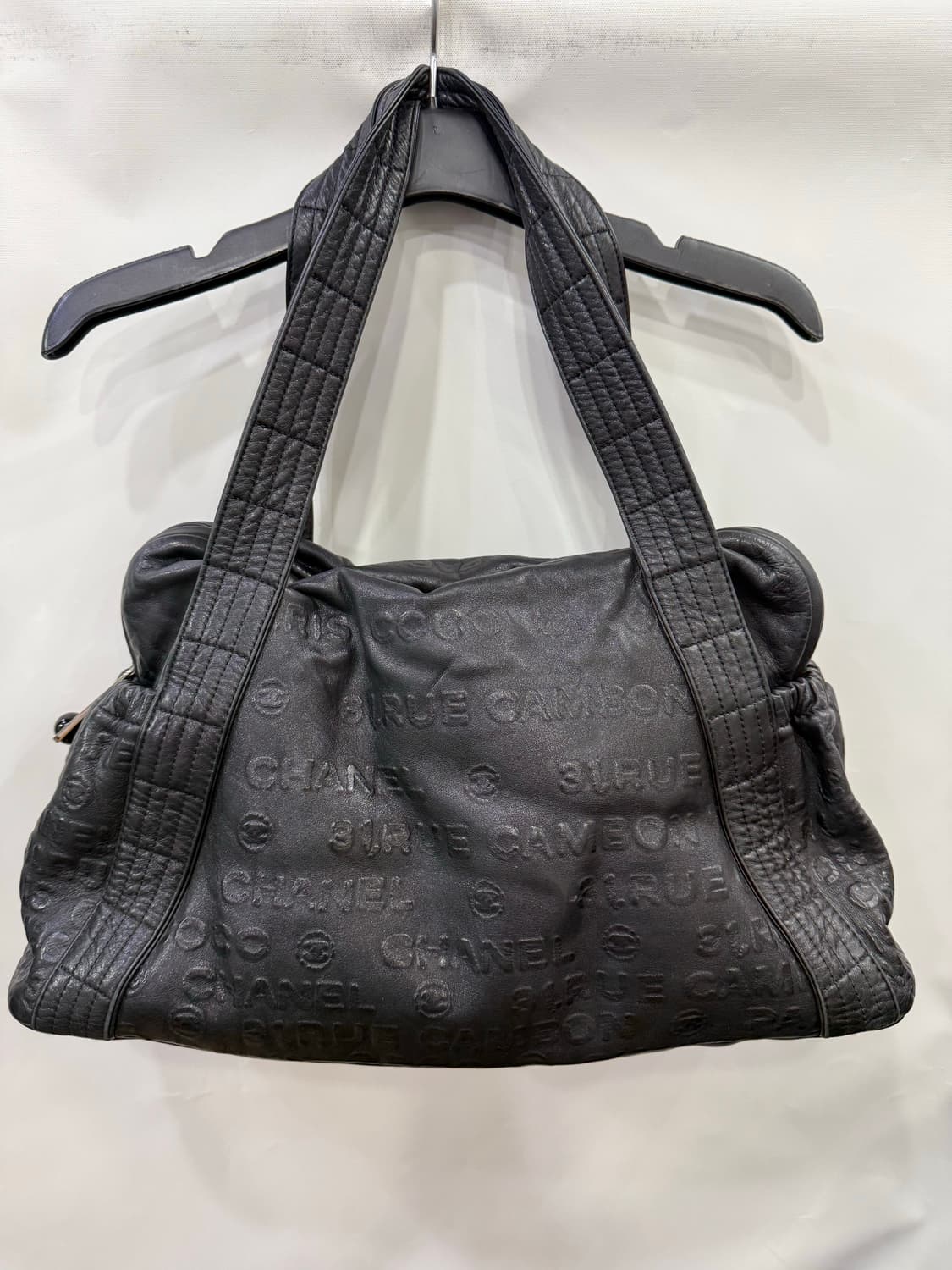 샤넬 블랙 송아지 가죽 뤼 캠본 엠보싱 언리미티드 숄더백 186762 상품이미지3