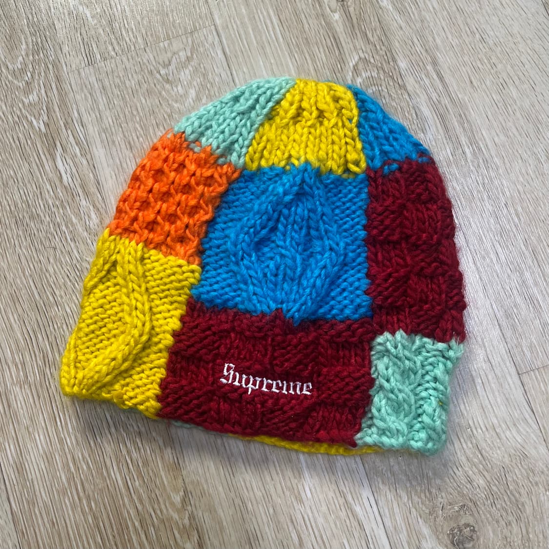 슈프림 블록 니트 비니 25SS 상품이미지1