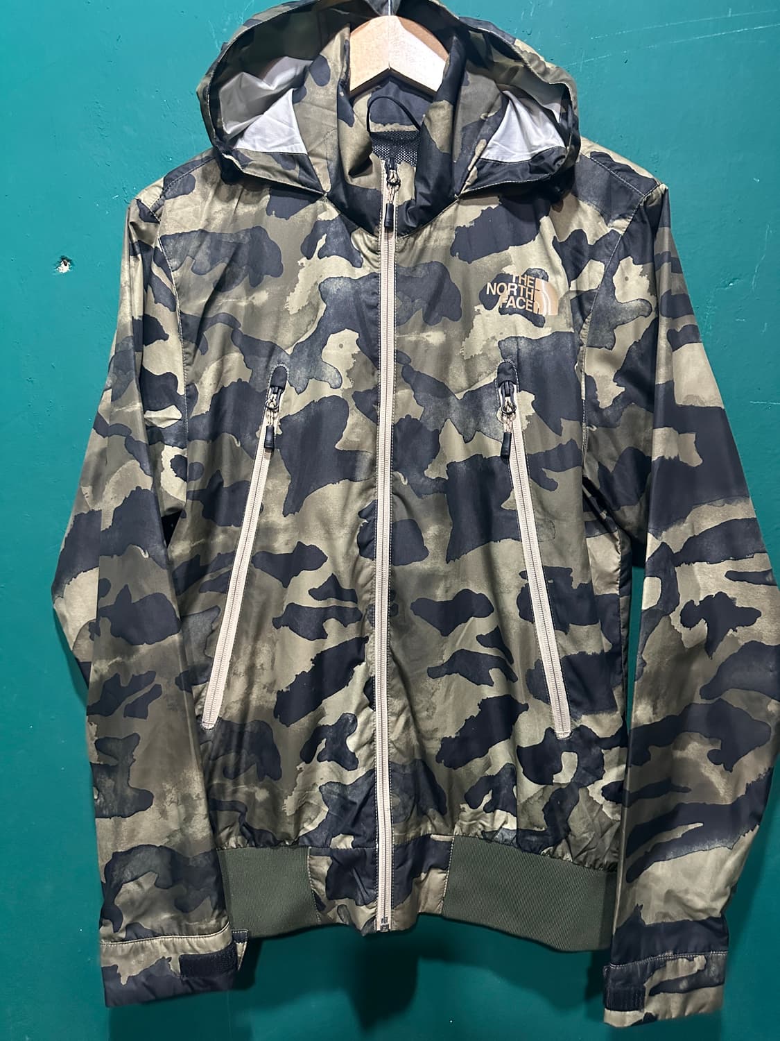 노스페이스 카모 후드바람막이 S 상품이미지1