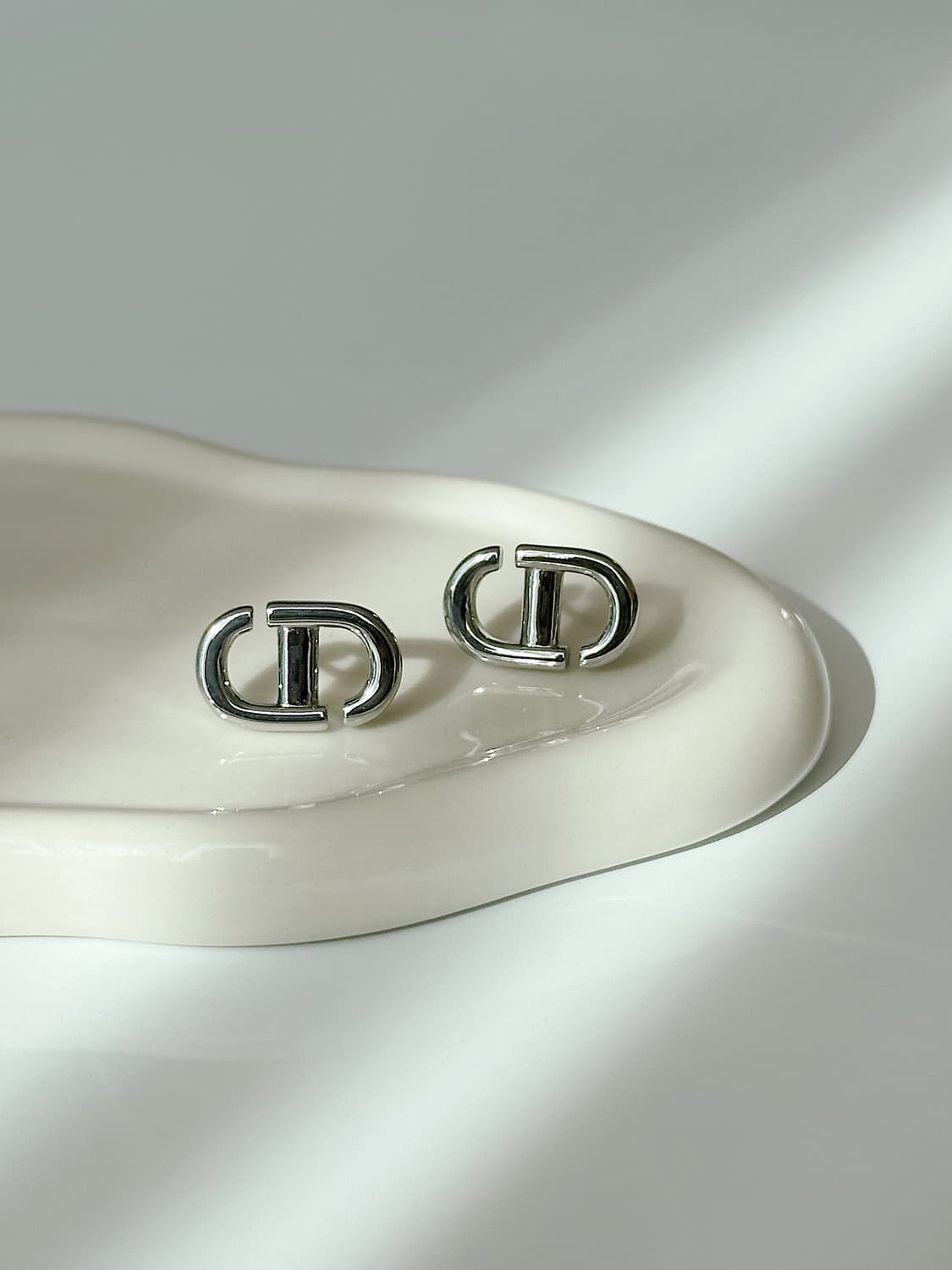 디올 CD 심플 업사이클링 귀걸이 상품이미지1